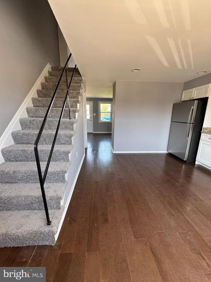 8031 Wynbrook Rd - Photo 4 of 33