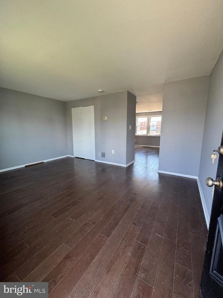 8031 Wynbrook Rd - Photo 5 of 33
