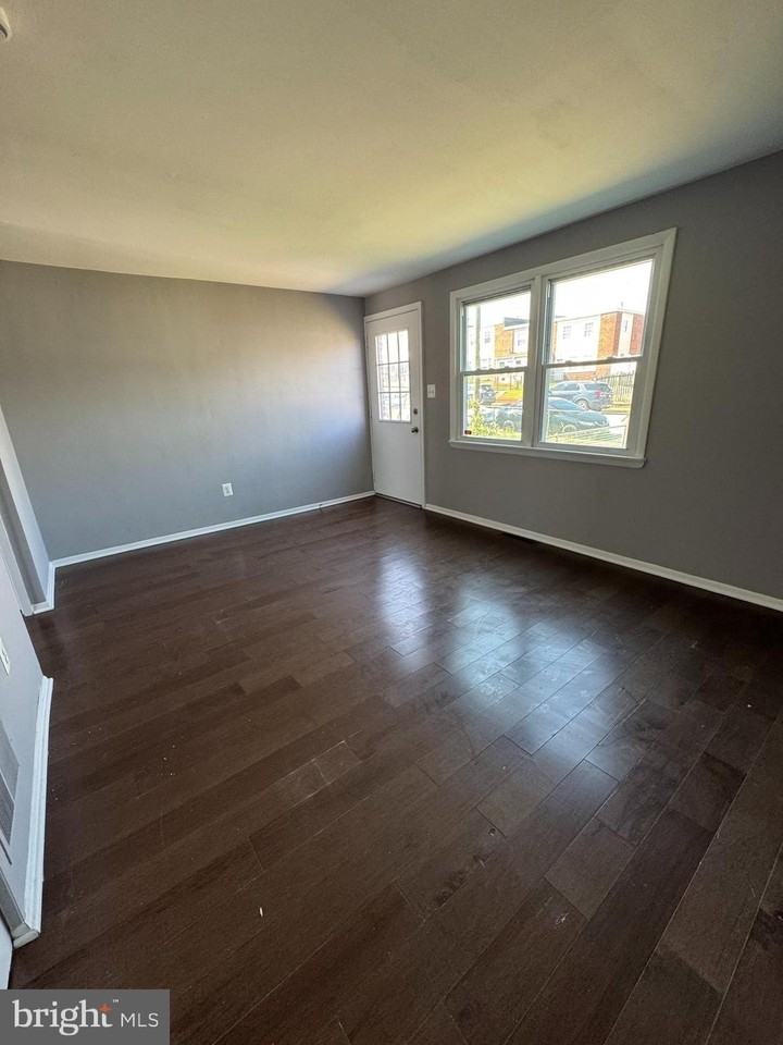 8031 Wynbrook Rd - Photo 6 of 33