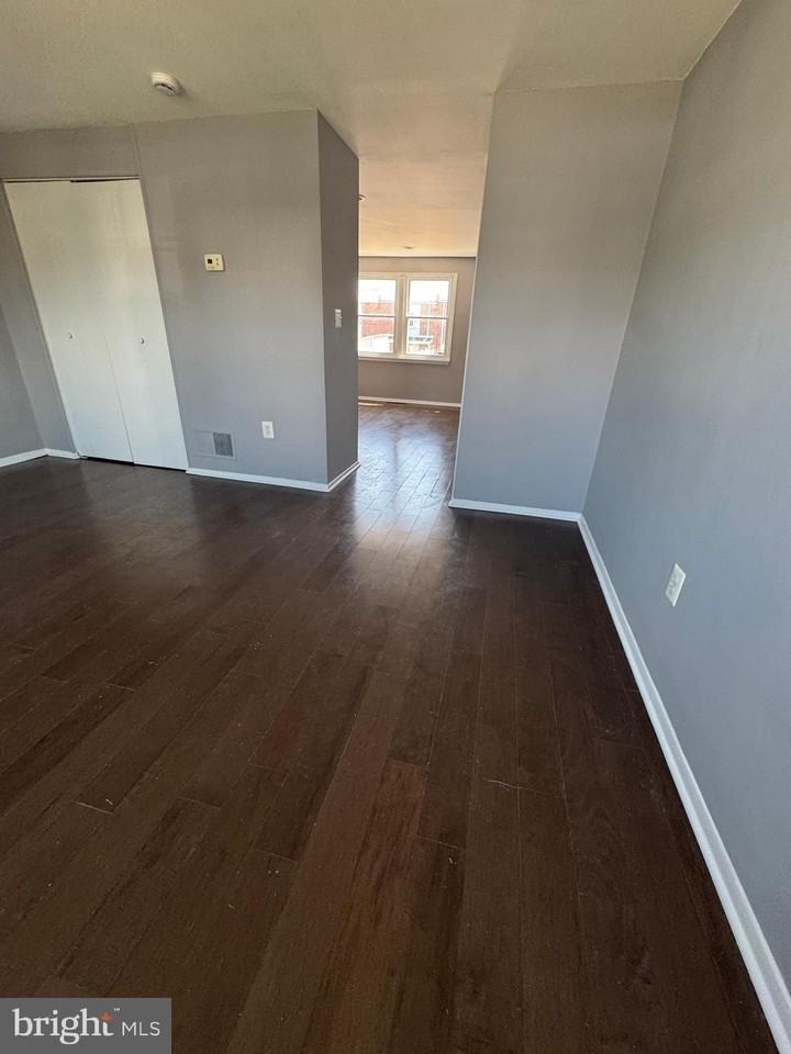 8031 Wynbrook Rd - Photo 7 of 33