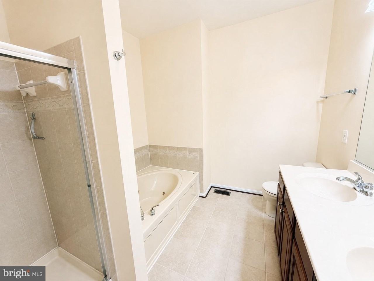 420 Azra Ct - Photo 5 of 44