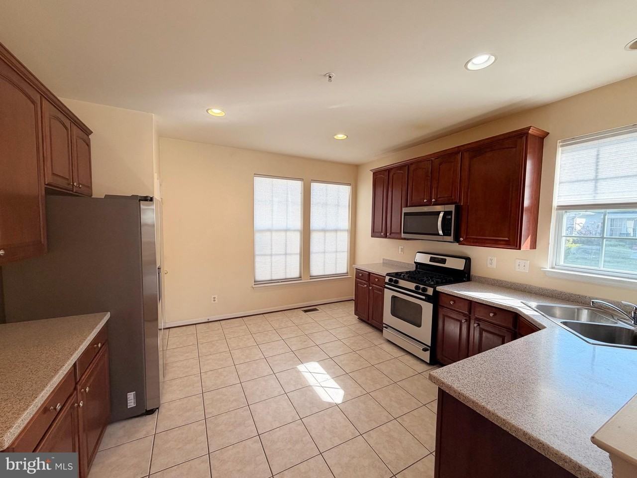 420 Azra Ct - Photo 6 of 44