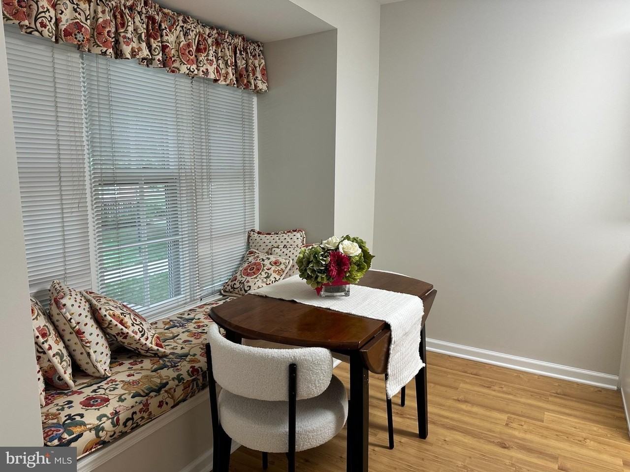 4847 Chevy Chase Dr #172 - Photo 4 of 37