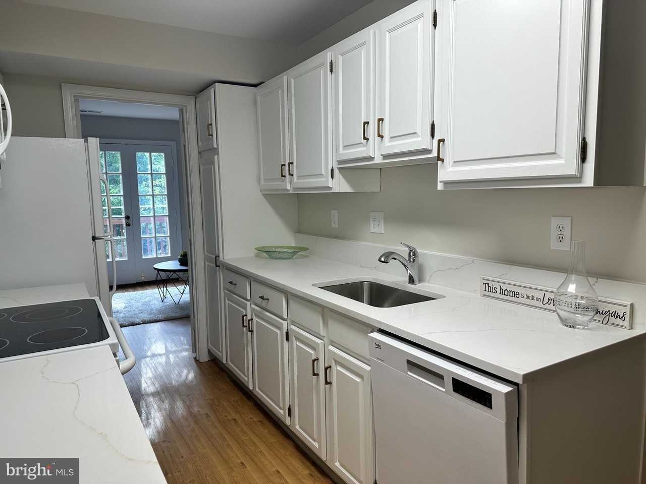 4847 Chevy Chase Dr #172 - Photo 5 of 37