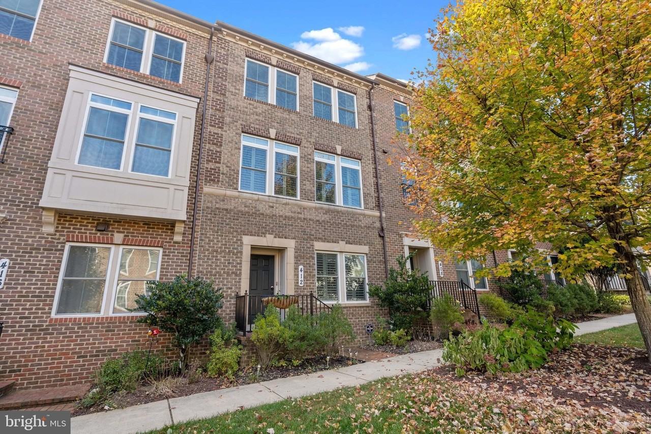 412 Blue Flax Pl