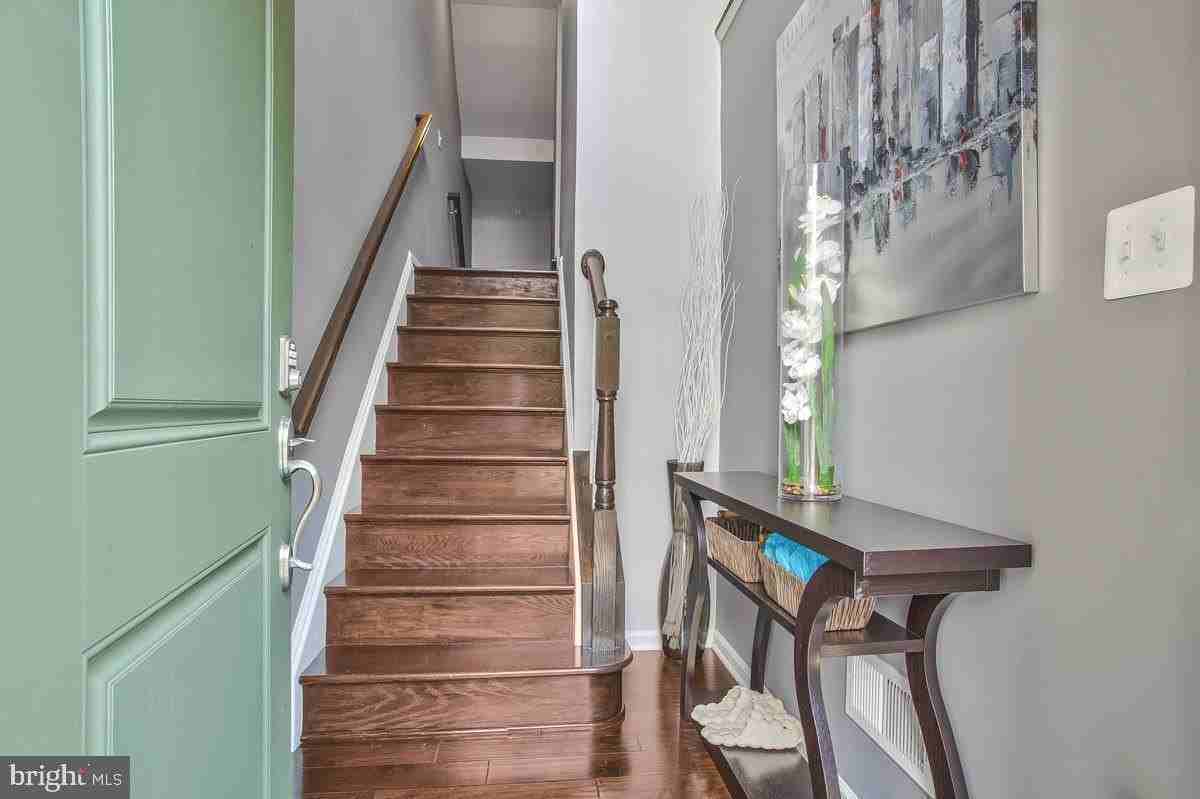 10805 Lariat Way - Photo 4 of 44