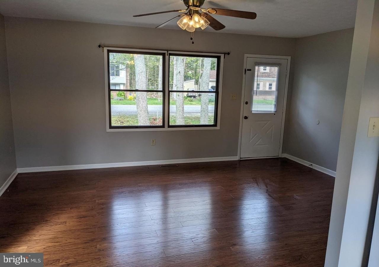 21585 America St - Photo 3 of 15