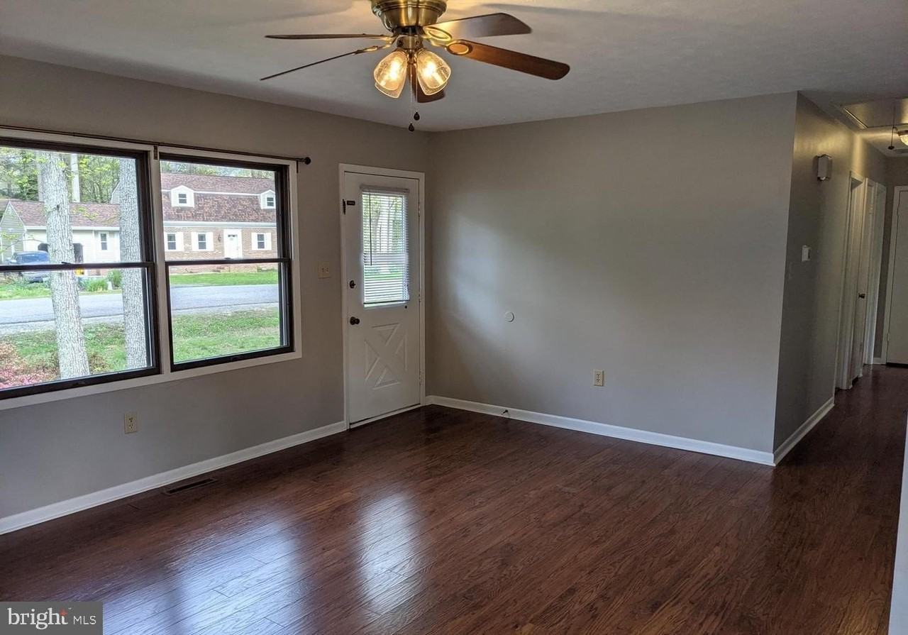 21585 America St - Photo 4 of 15