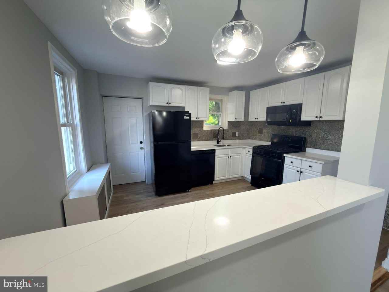 648 Edgewood Ave - Photo 7 of 19