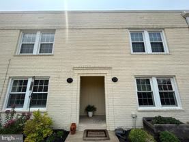 726 N Oakland St - Photo 1 of 1