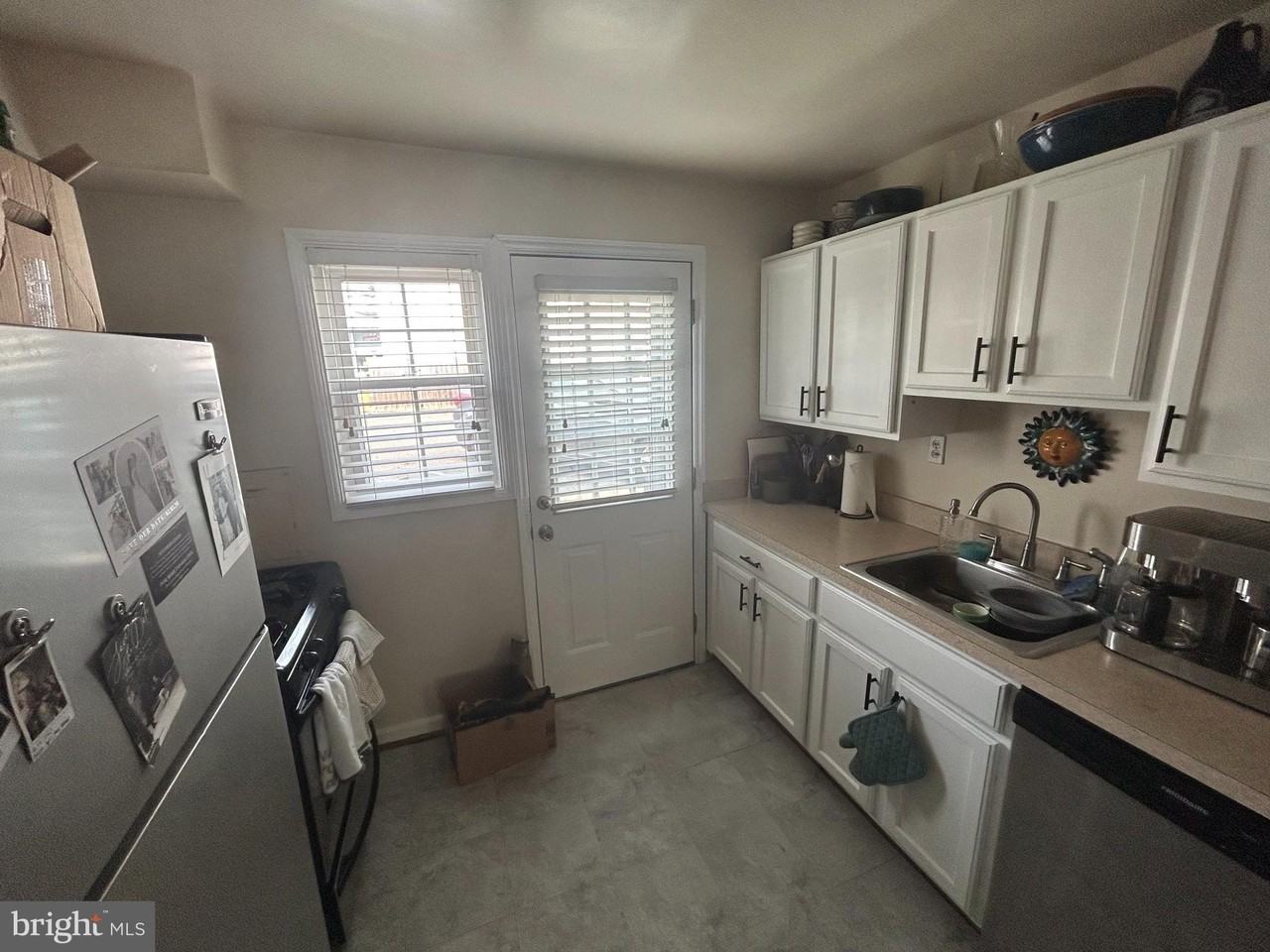 726 N Oakland St - Photo 5 of 14