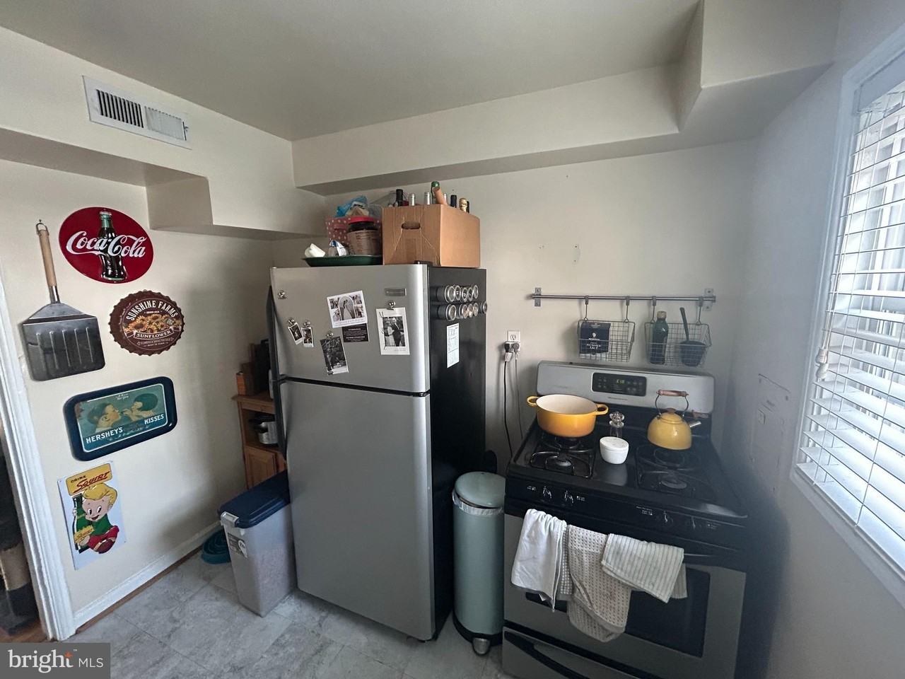 726 N Oakland St - Photo 7 of 14