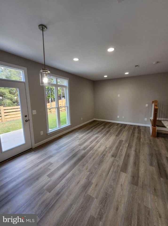 111 Coralyrose Ct - Photo 2 of 22