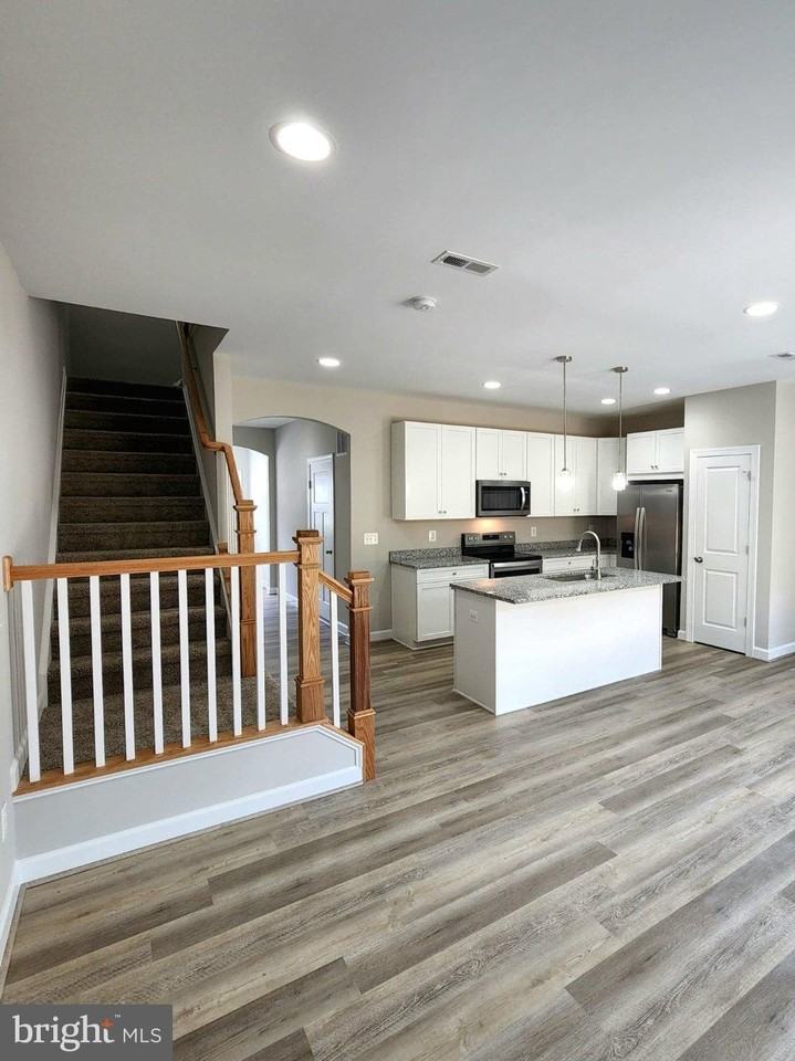 111 Coralyrose Ct - Photo 6 of 22