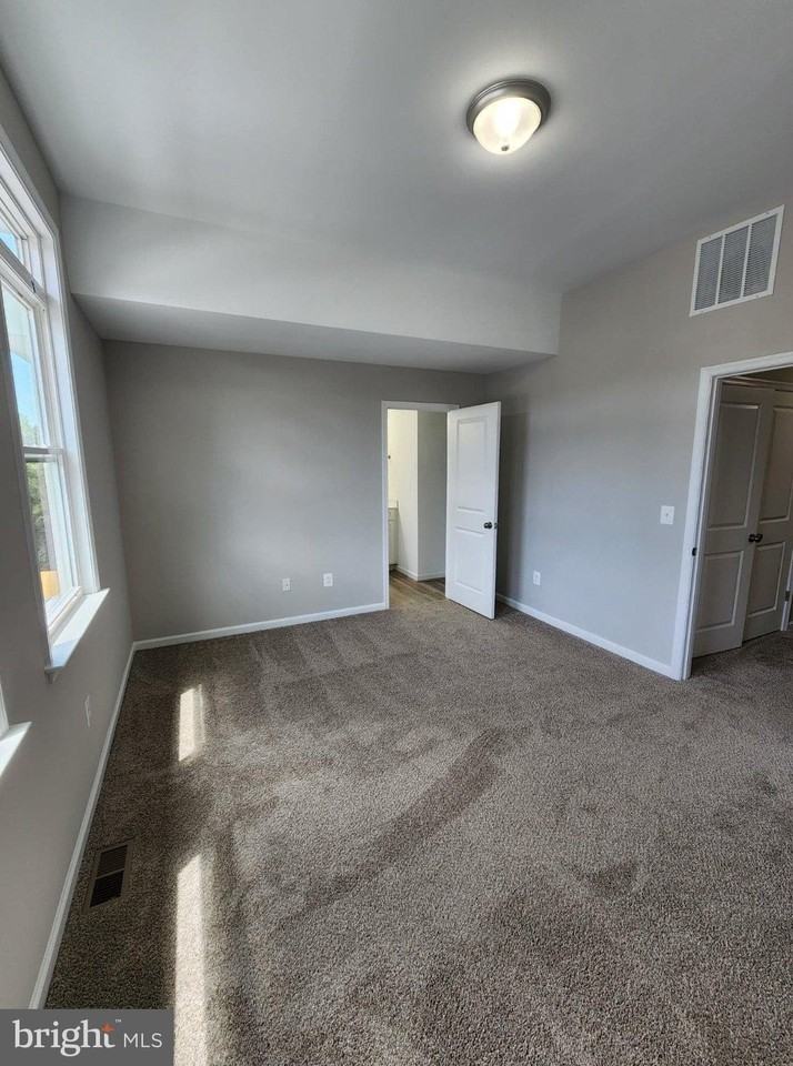 111 Coralyrose Ct - Photo 7 of 22