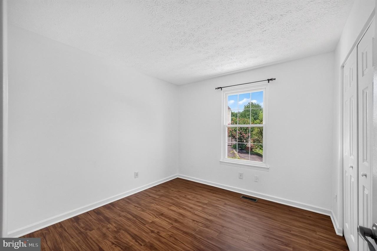 13296 Hollinger Ave - Photo 3 of 50