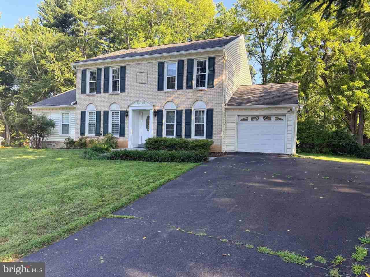 10802 Hunt Club Rd - Photo 2 of 38