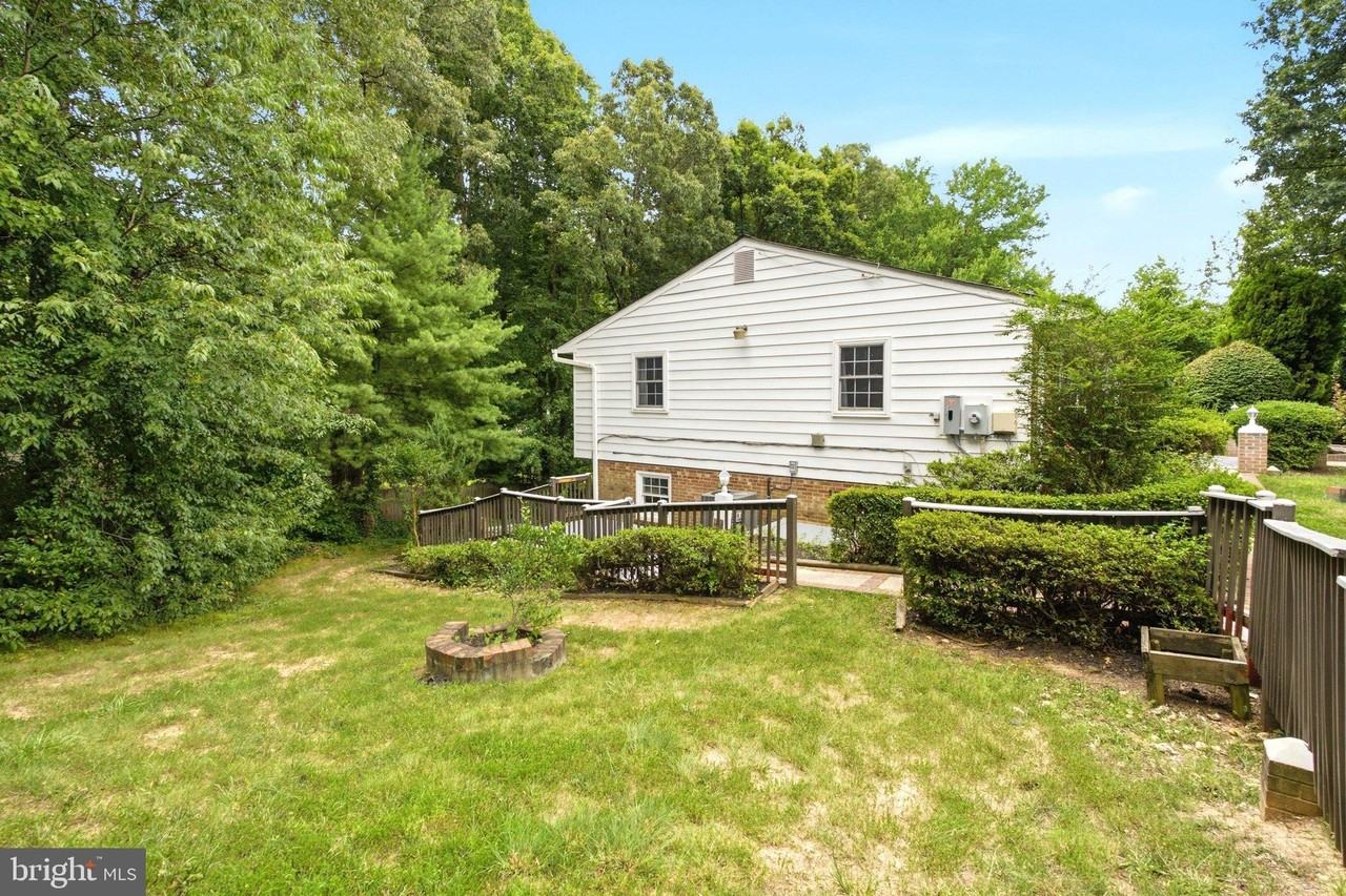 4915 Powell Rd - Photo 3 of 34