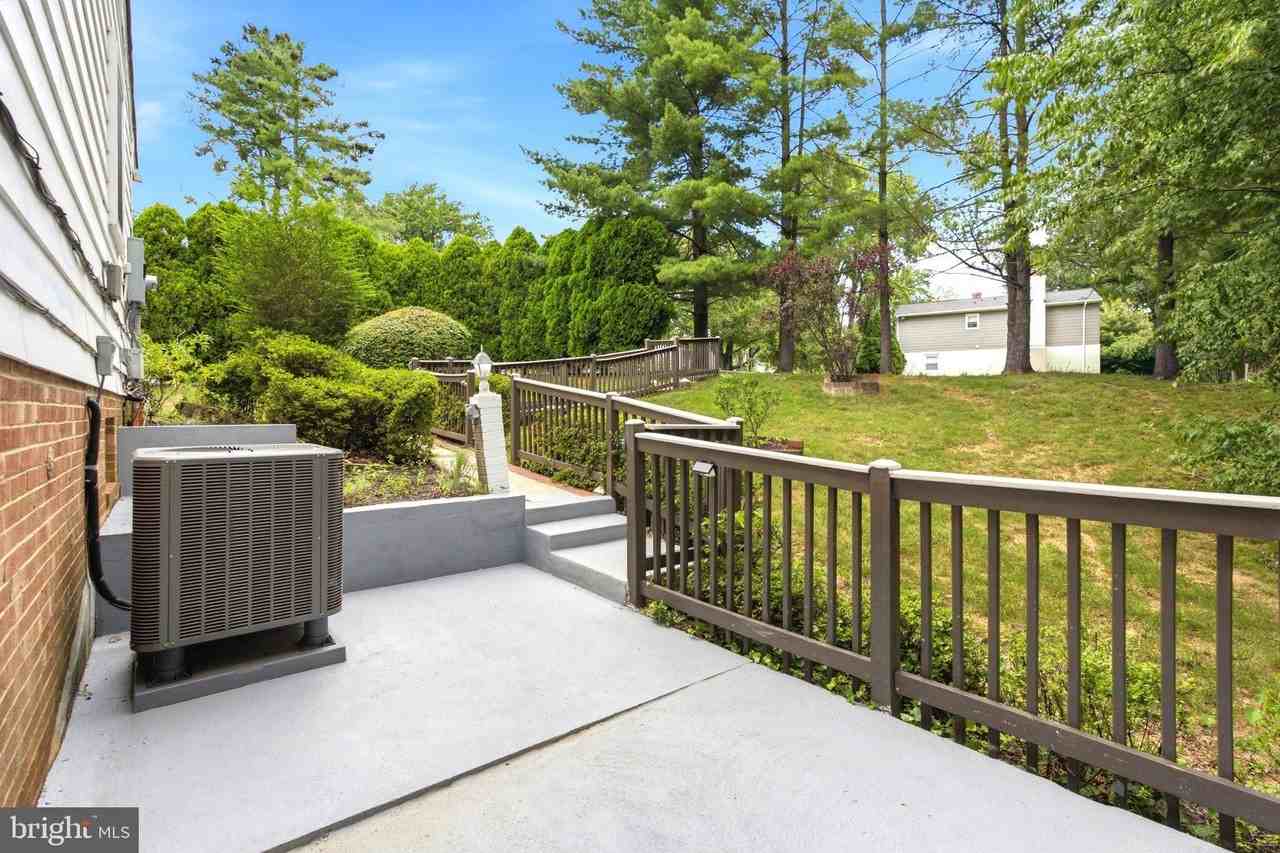 4915 Powell Rd - Photo 6 of 34