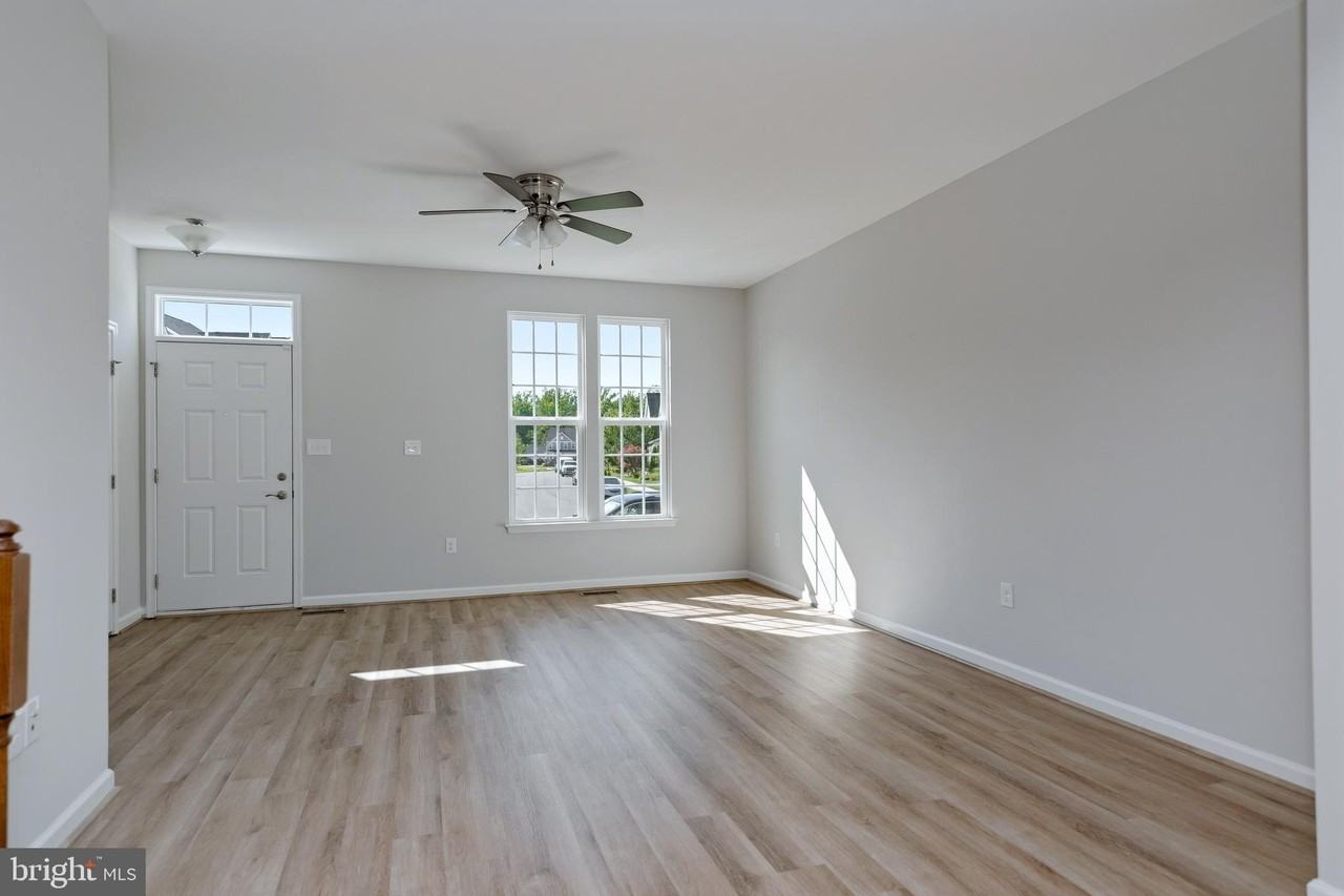 8647 Rosecrans Ln - Photo 5 of 32