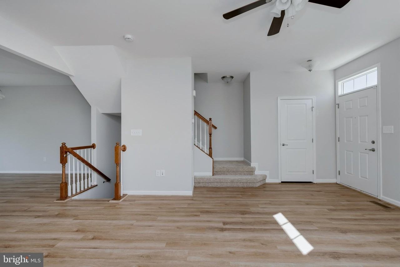 8647 Rosecrans Ln - Photo 6 of 32