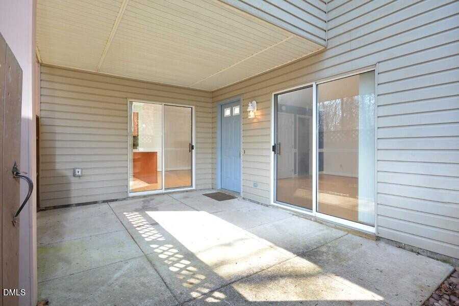 425 Summerwalk Cir - Photo 3 of 39