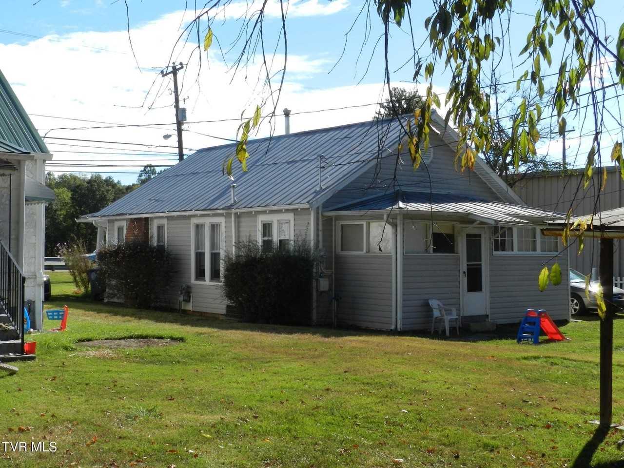 202 Main St W - Photo 4 of 24