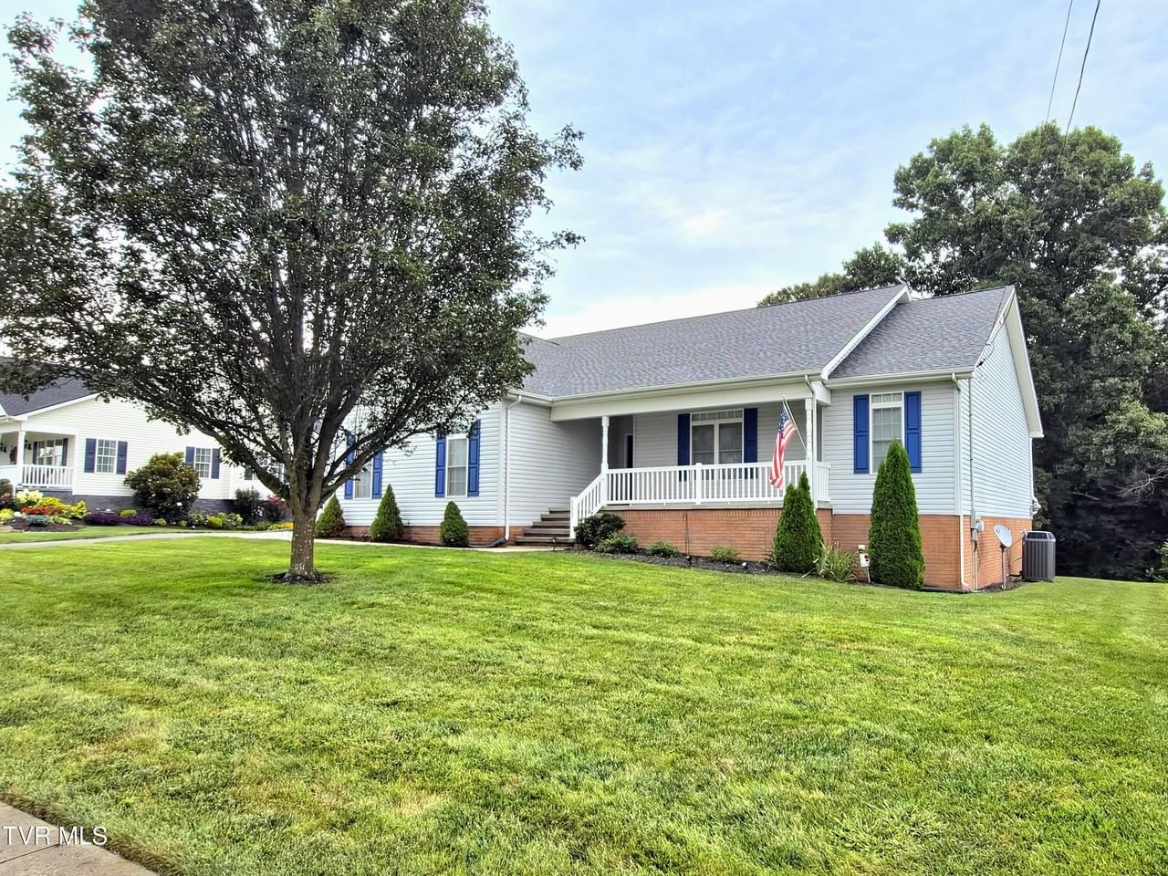153 Sugar Plum Ln - Photo 2 of 37