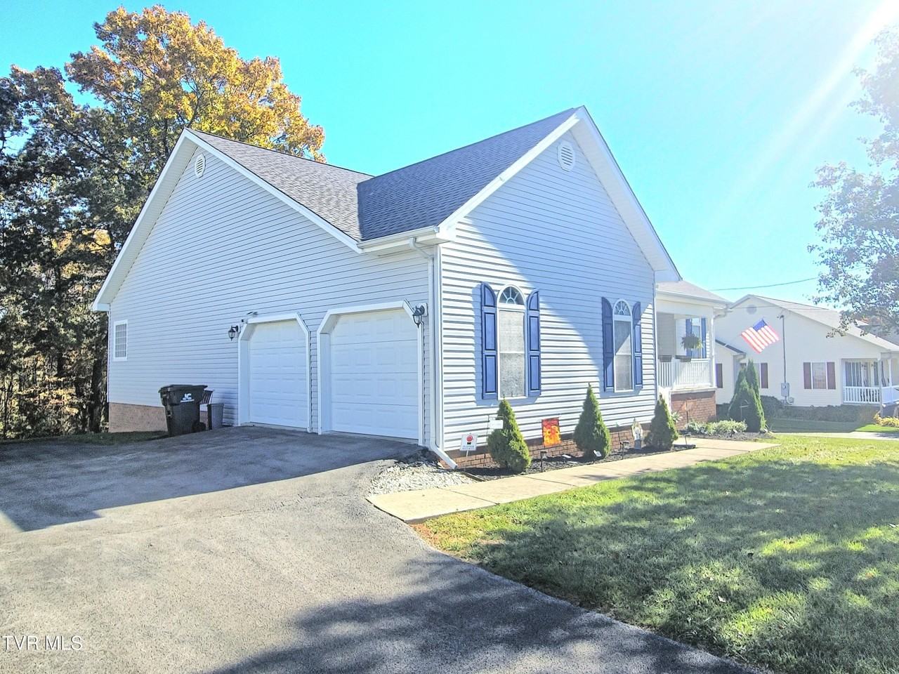 153 Sugar Plum Ln - Photo 3 of 37