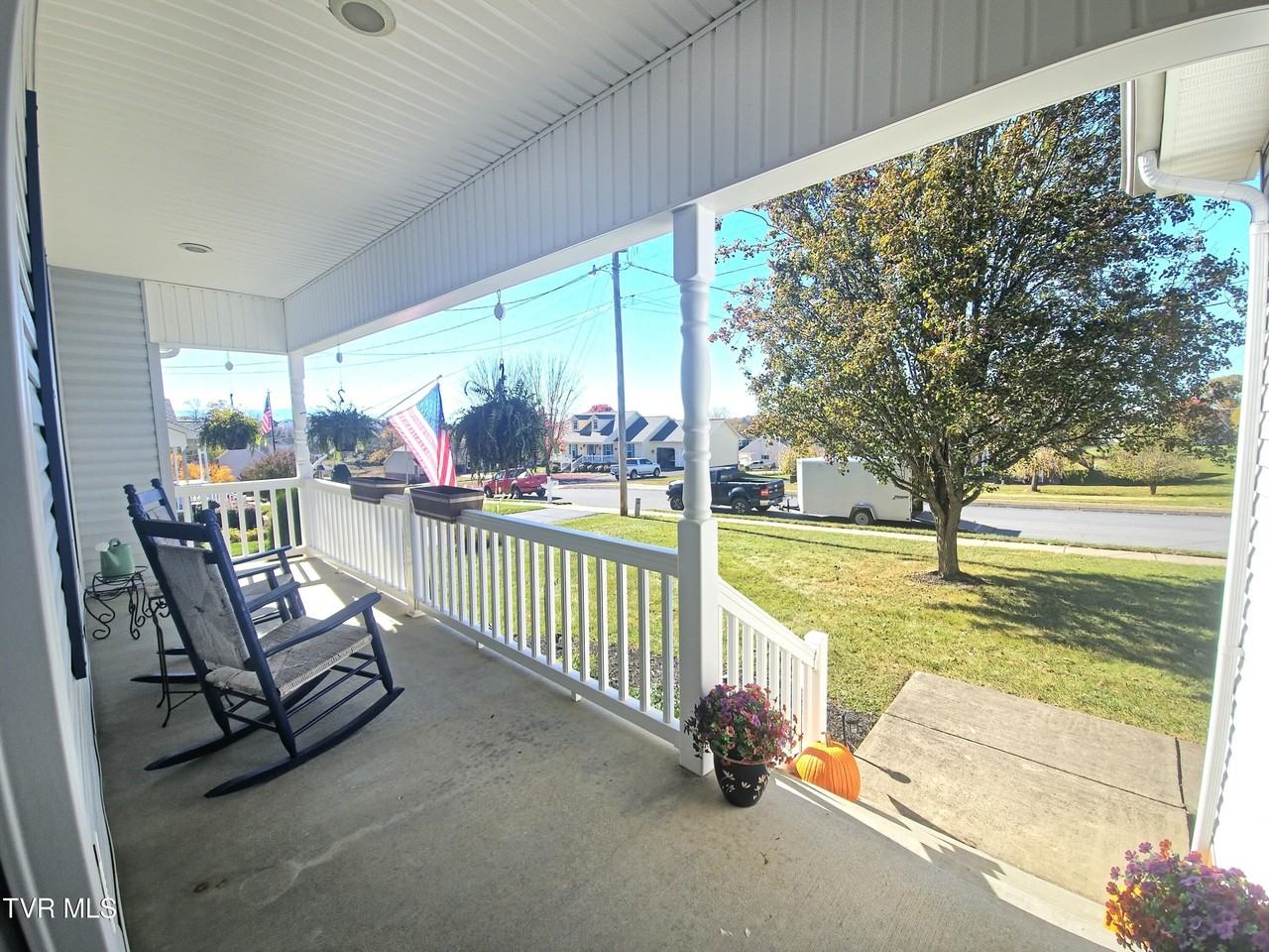 153 Sugar Plum Ln - Photo 5 of 37