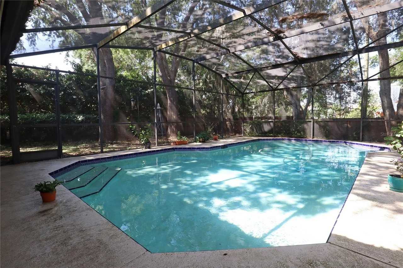 5722 Bay Side Dr - Photo 3 of 28
