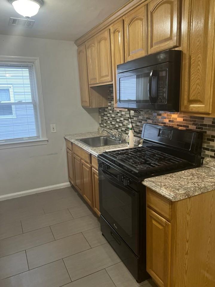 718 Ogden St #2RIGHT - Photo 5 of 14