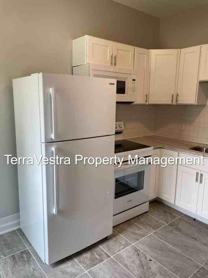 293 & 297 N Laurel Street #1 - Photo 2 of 7