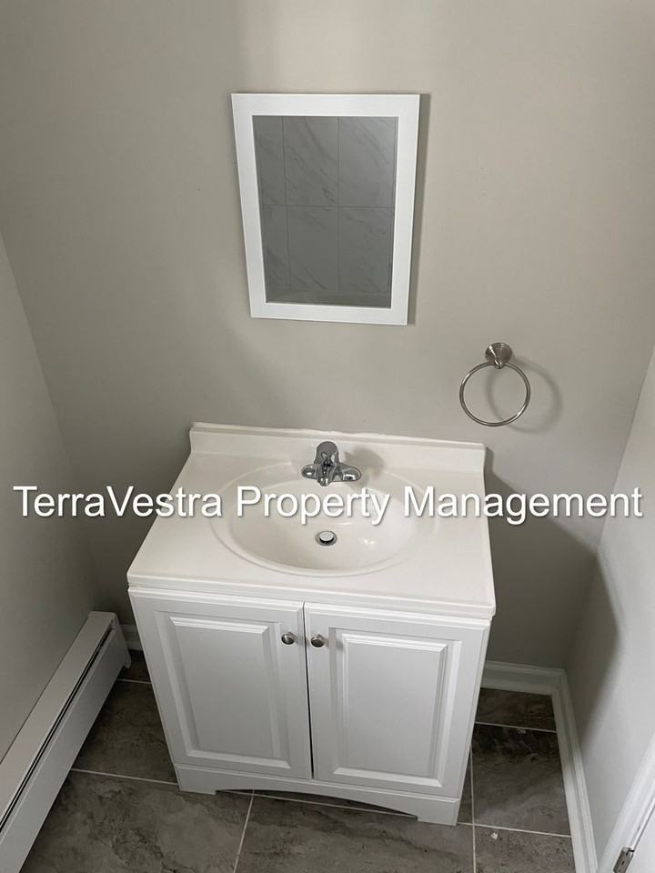 293 & 297 N Laurel Street #1 - Photo 5 of 7