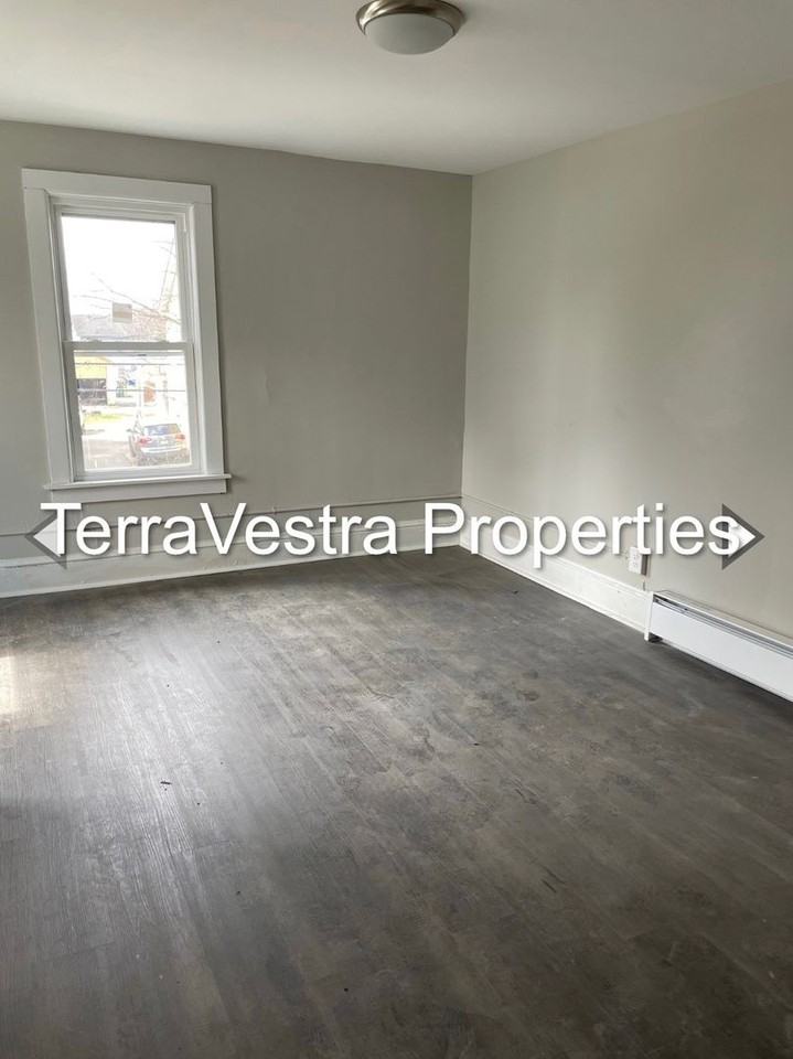 293 & 297 N Laurel Street #3 - Photo 3 of 6