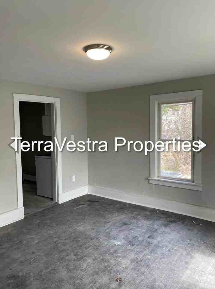 293 & 297 N Laurel Street #3 - Photo 4 of 6
