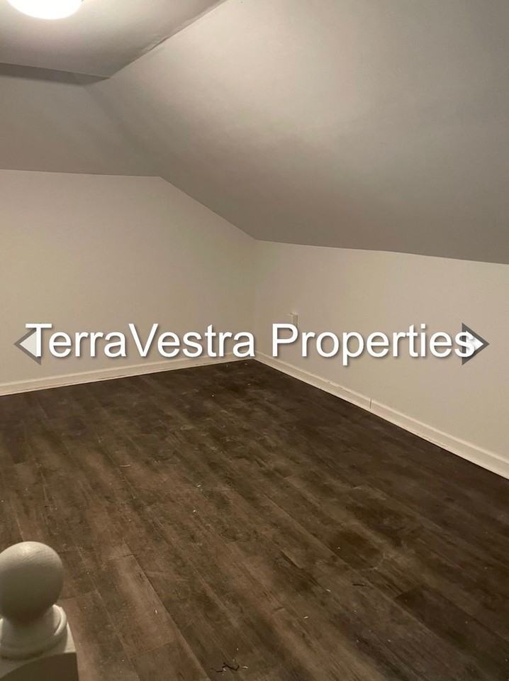 293 & 297 N Laurel Street #3 - Photo 5 of 6