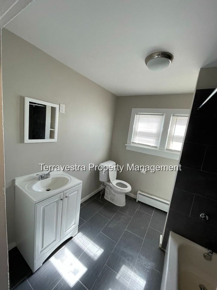 309 E Main St #C - Photo 4 of 7