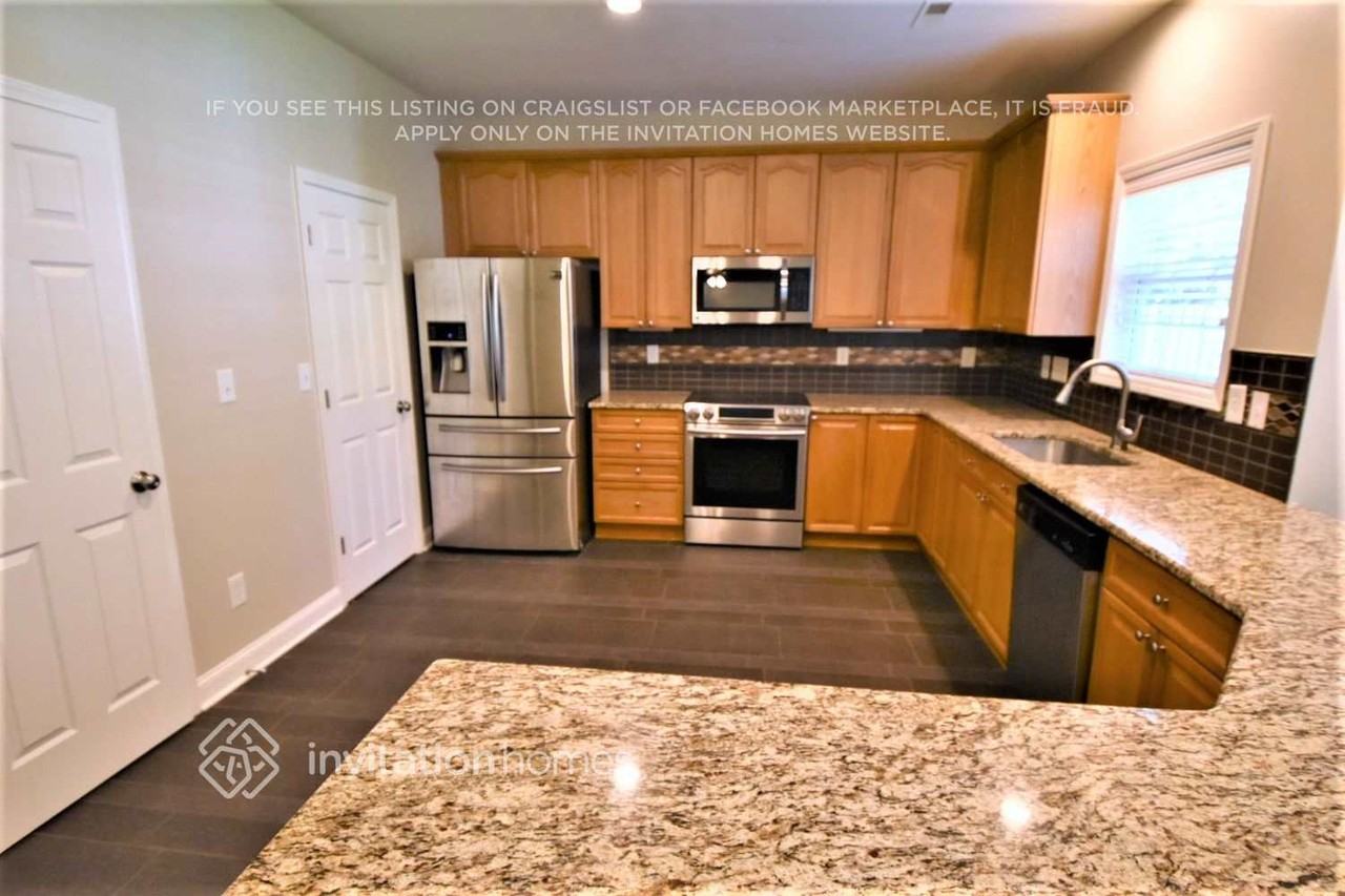 128 Cloister Ln - Photo 3 of 13