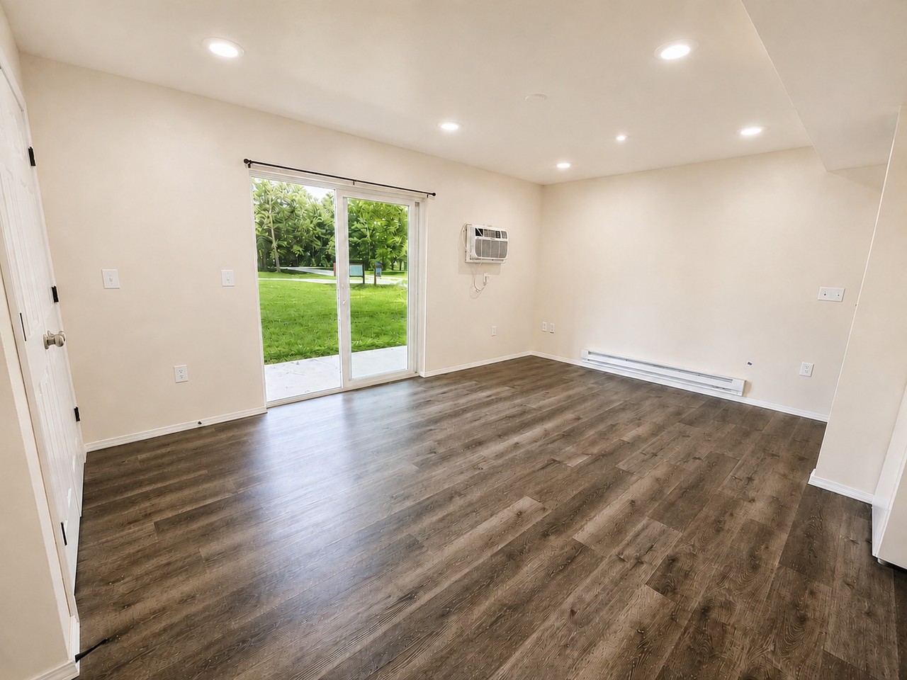 3030 Post RoadApt 13 #13 - Photo 4 of 16