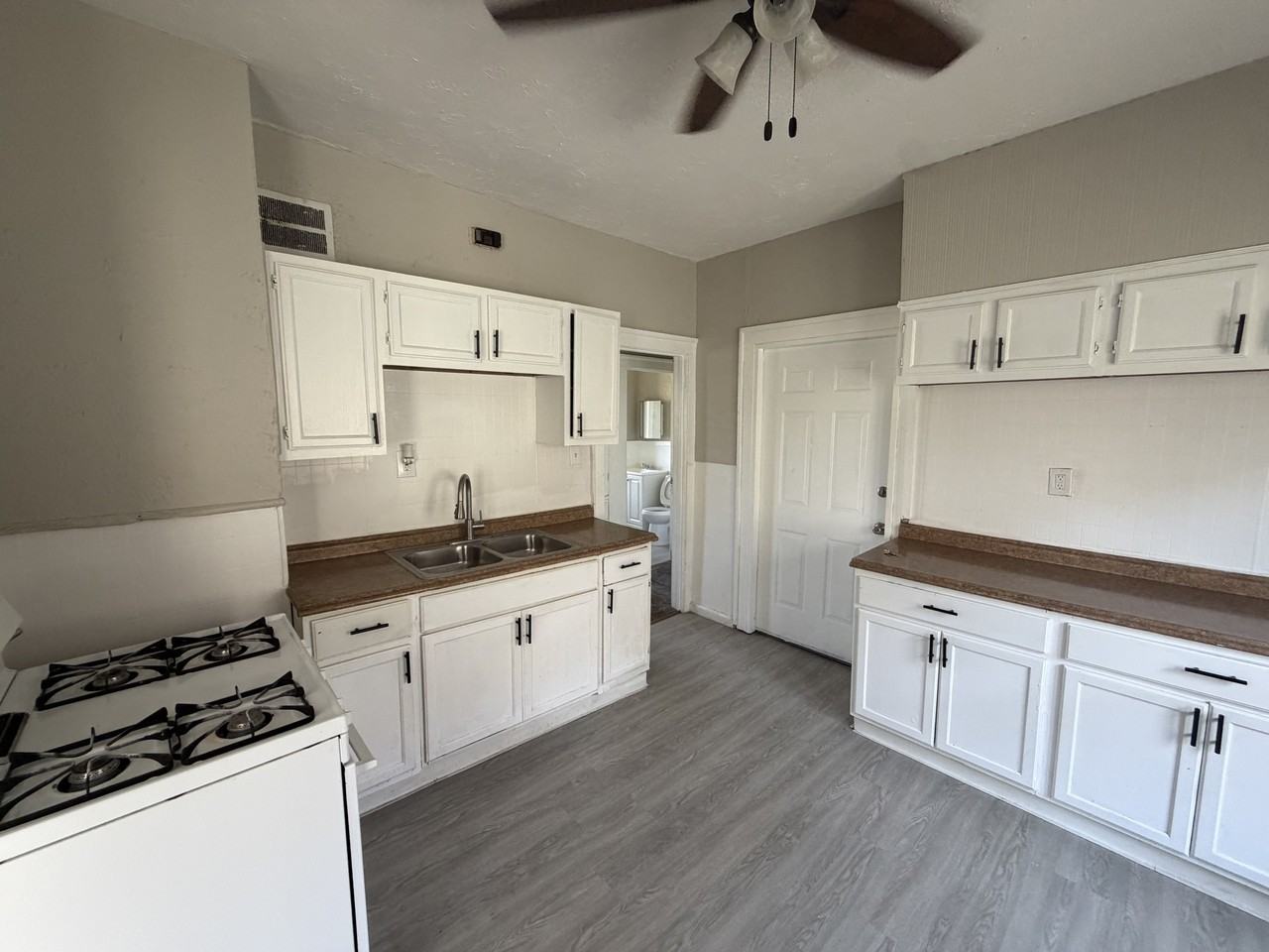 3349 E 125th St - Photo 4 of 16