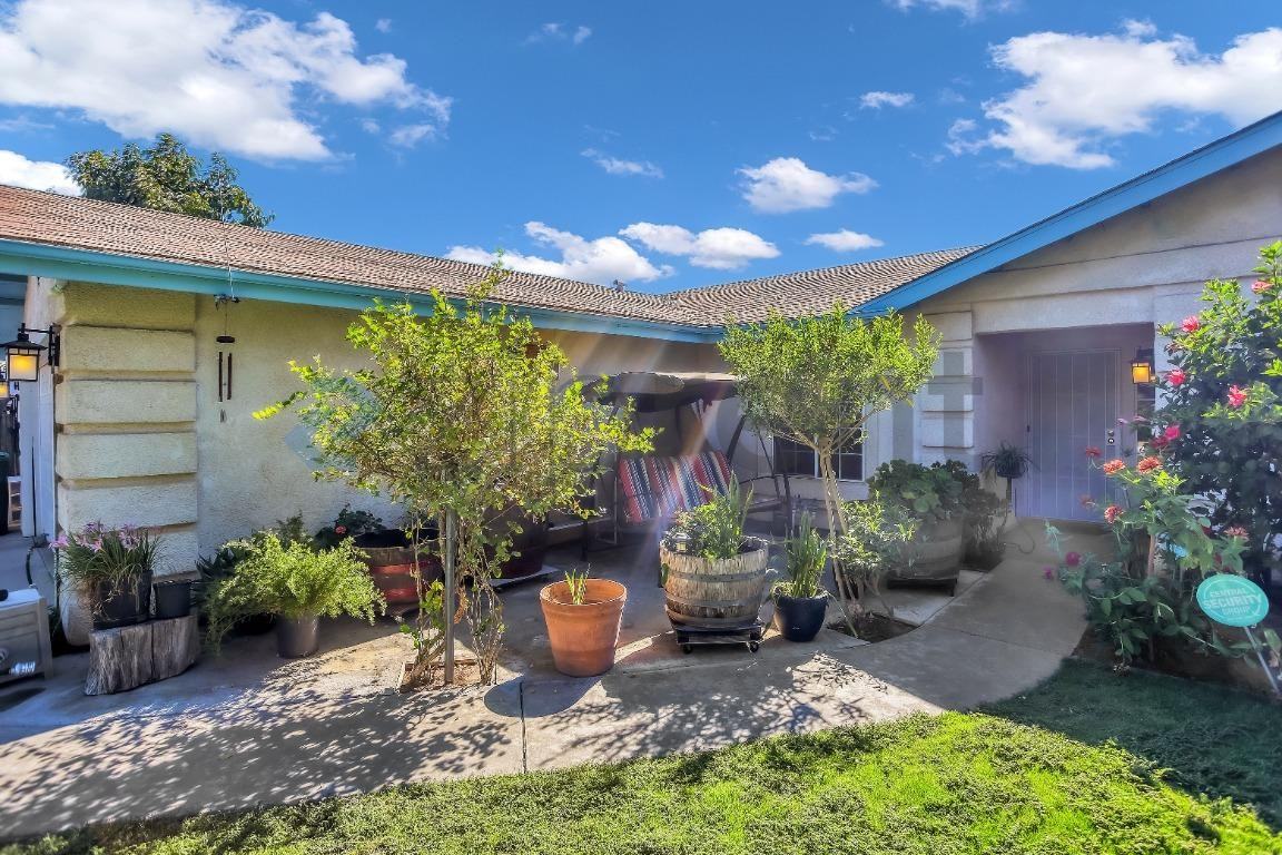 2411 Berry St - Photo 5 of 30
