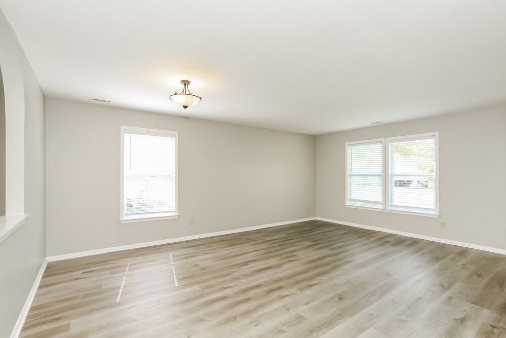 10718 Pavilion Dr - Photo 5 of 17