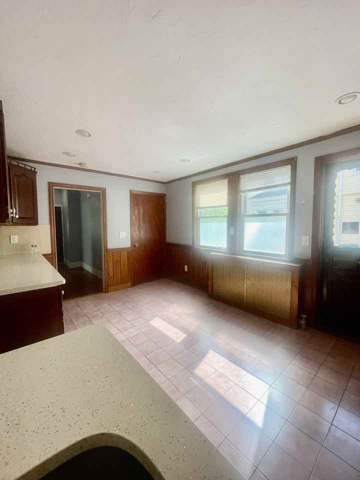 289 Webster St #1 - Photo 4 of 10