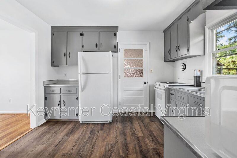 1100 Wilson Rd - Photo 2 of 12