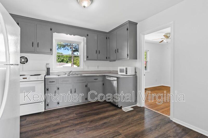 1100 Wilson Rd - Photo 3 of 12