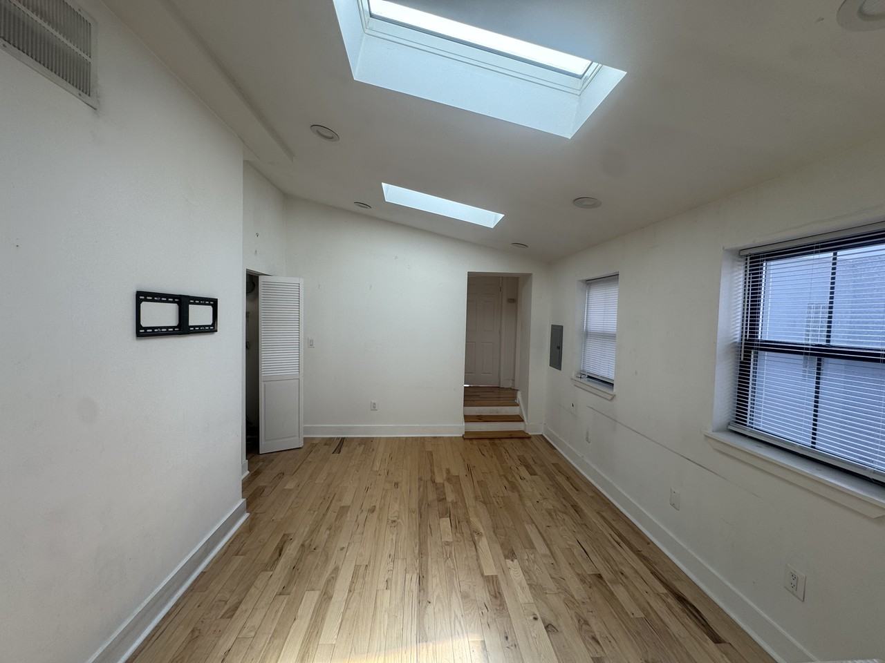 934 New Market Street - Photo 4 of 12