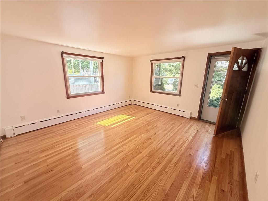25 Thurston Ave ##B - Photo 4 of 29