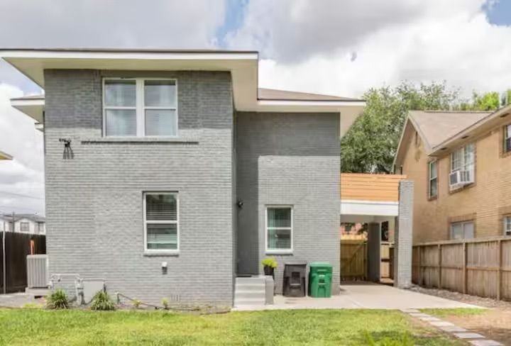 2108 Berry St - Photo 2 of 45