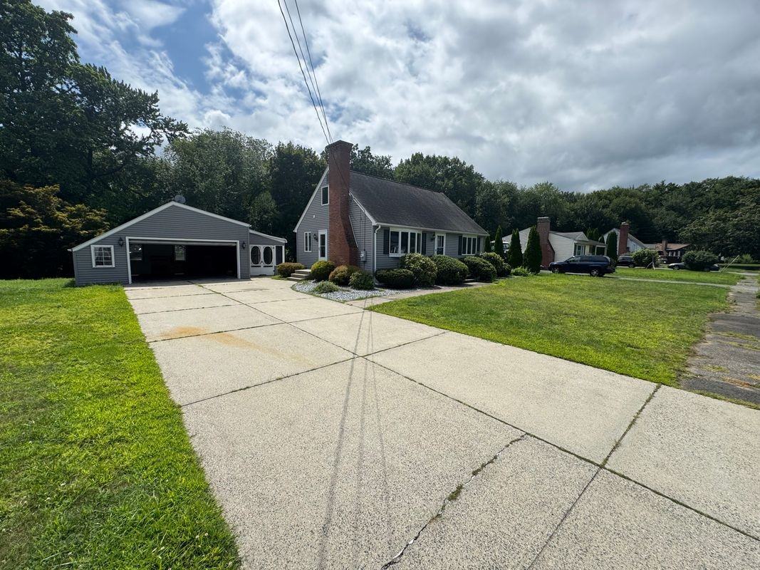 89 Florida Dr - Photo 2 of 19